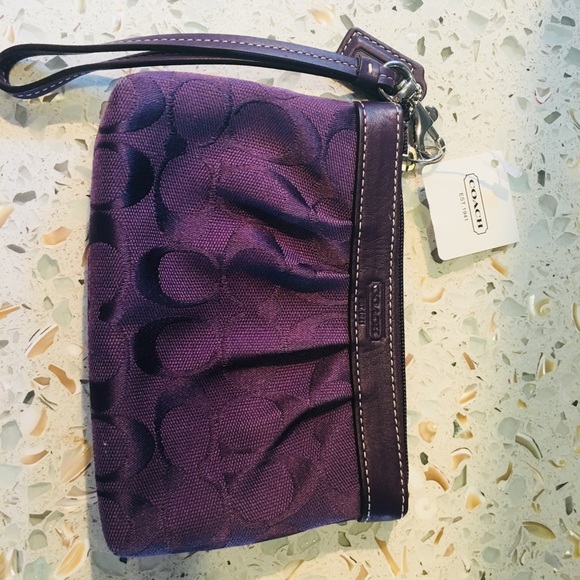 Coach Handbags - Coach Wristlet